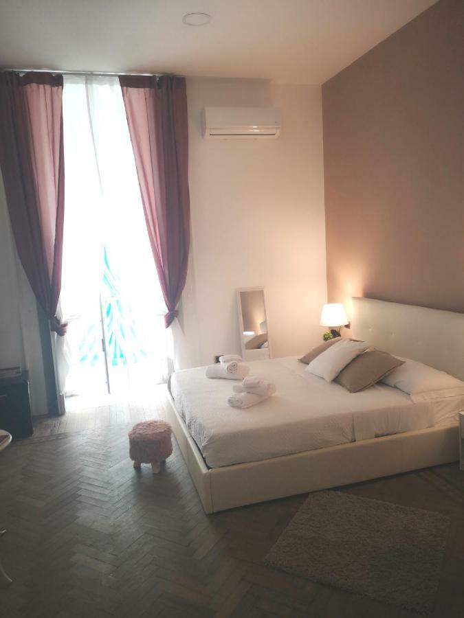 Bed and Breakfast Domus Luigi Leone Neapel Exterior foto