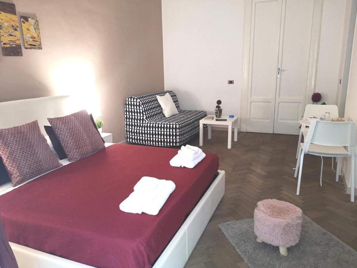 Bed and Breakfast Domus Luigi Leone Neapel Exterior foto