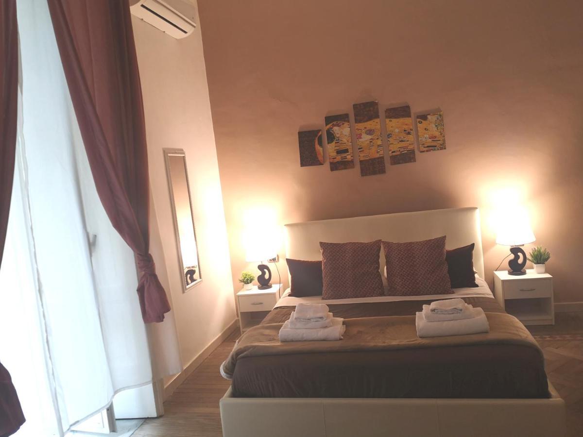 Bed and Breakfast Domus Luigi Leone Neapel Exterior foto