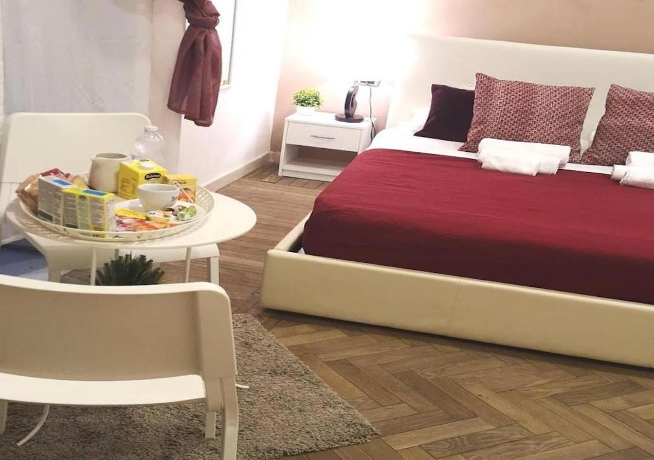Bed and Breakfast Domus Luigi Leone Neapel Exterior foto